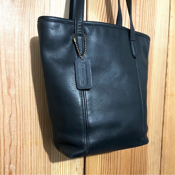 Coach | Legacy Lunch Bucket Bag Glovetanned Leather 9077 in Black - Picture 6 of 15